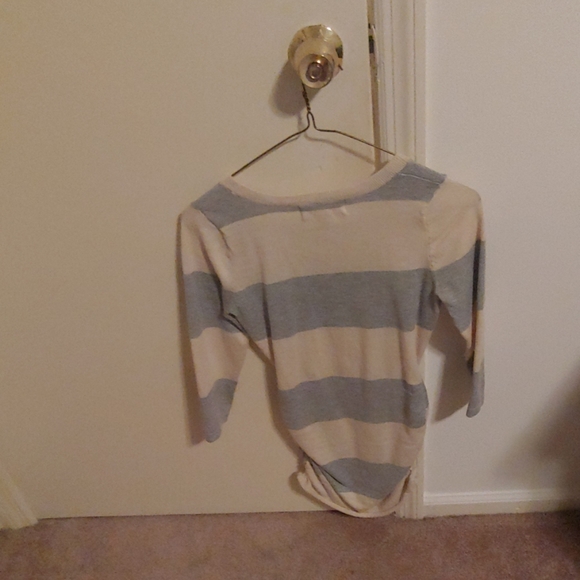 Top - Picture 2 of 3